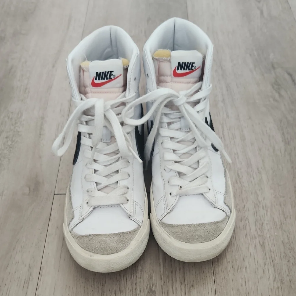 Nike Blazer Mid '77 Womens Shoes